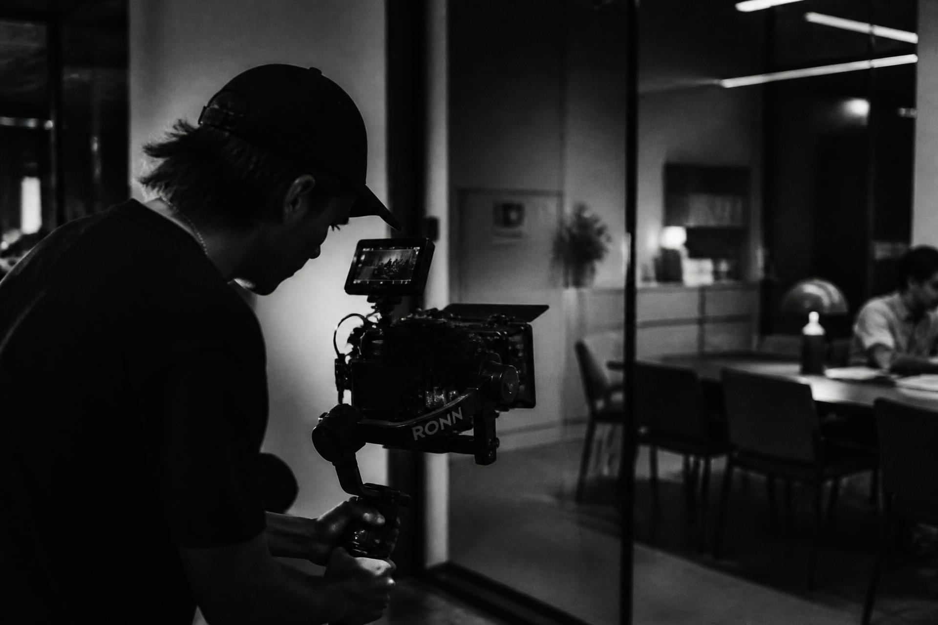 Frem Studio filmer content til sociale medier hos en virksomhed